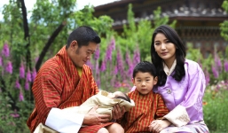 Hoàng hậu 'vạn người mê' khoe ảnh thái tử mới sinh khiến dân tình 'say như điếu đổ'