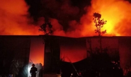 Cháy lớn tại một xưởng kinh doanh ở Hà Nội