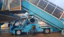 Ngã xe thang máy bay ở Tân Sơn Nhất, nữ hành khách tử vong