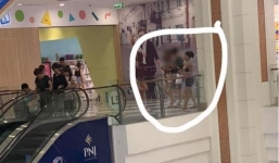 Xôn xao clip đôi nam nữ 'tòm tem' trong WC ở TTTM 