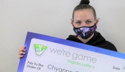 Cãi nhau với bạn trai, cay cú đi mua xổ số ai ngờ trúng độc đắc hơn 4 tỷ đồng