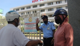 Đà Nẵng: Khẩu trang 'cháy hàng' sau tin có ca dương tính với Covid-19