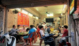 Hà Nội thực hiện giãn cách chỗ ngồi ở nhà hàng, quán bia từ 0h ngày 19/8