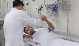 Tình trạng sức khoẻ người cha 2 con bị rắn hổ chúa cắn chuyển biến nặng