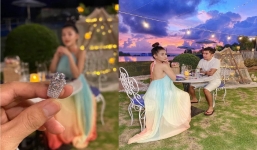 Nhận được lời cầu hôn như cổ tích cùng nhẫn kim cương khủng nhưng thái độ của Ngân 98 mới ngỡ ngàng