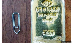 Lóa mắt vì thứ lấp lánh dưới lòng hồ, ngỡ ngàng phát hiện đó là thỏi vàng nửa ký