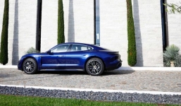 Porsche trình làng 3 mẫu mới, thấp nhất 5,72 tỷ đồng thách thức các siêu xe hiện thời