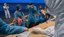 Người nhập cảnh vào Việt Nam buộc cách ly tập trung 6 ngày