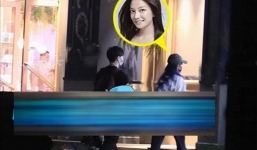 Động thái lạ lẫm khó hiểu của ông xã Triệu Vy hậu ồn ào vợ sống chung cùng tình trẻ