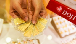 Giá vàng, giá vàng mới nhất hôm nay 31/10: Lao dốc không kìm hãm, chọc thủng mức đáy