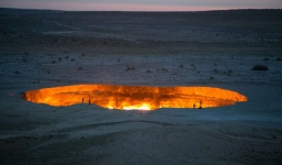 Vén màn bí mật về những 'cổng địa ngục' khổng lồ không bao giờ tắt lửa trong hơn nửa thế kỷ