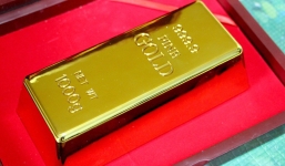 Cập nhật giá vàng mới nhất hôm nay 10/1: Rơi hố sâu với mức chênh lệch lớn, người mua 'ôm hận'
