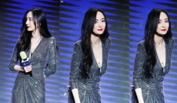 Dương Mịch khiến dân tình phát sốt khi khoe thân hình cực phẩm trên thảm đỏ