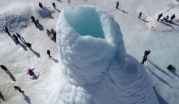 Tận thấy điều kỳ diệu: Ngọn núi lửa phun ra băng trên thảo nguyên