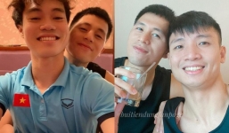 Đình Trọng trở thành 'chàng thơ' của các đồng đội, khiến fan bội thực vì 'cẩu lương'