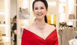 'Mẹ chồng quốc dân' Hương Bông gây ngỡ ngàng với nhan sắc ở tuổi 60