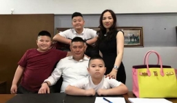 Cuộc hôn nhân kín tiếng đầy ngọt ngào của bầu Thụy