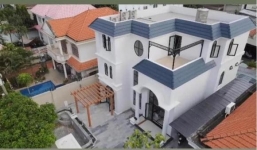 Lệ Quyên khoe 'bạch dinh' dát vàng, thoáng nhìn đã biết đại gia 'chịu chơi' tầm cỡ