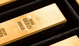 Giá vàng hôm nay 3/12: Lao dốc sụt giảm mạnh