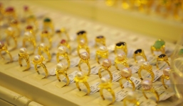 Giá vàng hôm nay 9/12: Tụt khỏi ngưỡng nhạy cảm