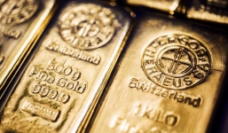 Giá vàng hôm nay 22/12, tin tức giá vàng 24h: Tụt giảm mạnh, người ôm vàng bán tháo