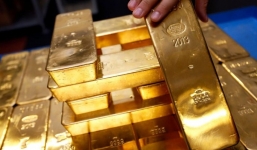 Giá vàng chiều ngày 23/2: Tiếp tục lao dốc 'giảm nhiệt'