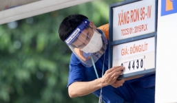 NÓNG: Đề xuất giảm thuế môi trường trước tình hình giá xăng tăng phi mã
