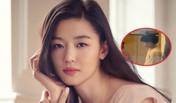 Quý tử nhà 'mợ chảnh' Jun Ji Hyun lần đầu lộ diện chiếm spotlight toàn cõi mạng