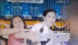 Nữ MC bị đâm tuốc nơ vít vào cổ ngay trước khi lên sóng truyền hình