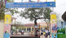 Phụ huynh bức xúc đòi tát thầy giáo bị tố dâm ô nhiều nữ sinh lớp 5 ở Bắc Giang