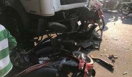 Tai nạn giao thông mới nhất ngày 6/3: Xe tải tông liên hoàn, cuốn nát 3 chiếc xe máy