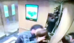 Kẻ biến thái cưỡng hôn nữ sinh trong thang máy chung cư đã trình diện công an