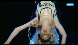 Hồ Ngọc Hà hoá điệp viên, biểu diễn bốc lửa tại Đêm hội chân dài