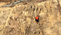 Thanh niên tay không leo núi thoát chết hi hữu khi ngã từ độ cao gần 30m