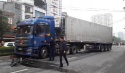 Tai nạn giao thông mới nhất ngày 11/3: Người đàn ông chở đá lạnh lúc rạng sáng bị xe container cán tử vong