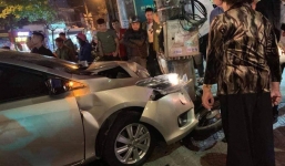 Hải Dương: Ô tô 'điên' tông liên hoàn xe máy, húc cột điện khiến 2 người thương vong