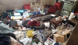 Thợ bảo dưỡng điều hoà sốc nặng khi bước vào căn nhà của trùm ở bẩn, tưởng đi lạc vào bãi rác