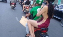 Chân dài diện váy cắt xẻ táo bạo ngồi sau xe Grab khiến dân mạng cảm thấy 'nóng mặt'