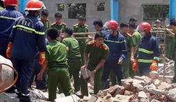 Công an phong tỏa hiện trường vụ sập tường nhà xưởng khiến 5 công nhân tử vong