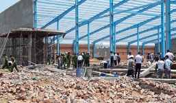 Sập nhà xưởng ở Vĩnh Long, 5 người chết, 4 người bị thương