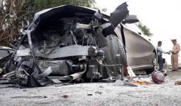 Ô tô bay qua dải phân cách, tông trực diện vào xe 7 làm 4 người thương vong