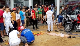 Bị điện giật, 3 nhân viên của hàng sửa xe máy nguy kịch