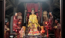 2 pho tượng biết đứng lên, ngồi xuống trong ngôi miếu cổ hơn 700 tuổi