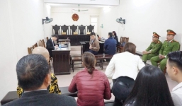 Mẹ cô gái bị nhét tỏi vào miệng xin giảm hình phạt cho Châu Việt Cường