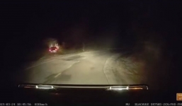 Ford Everest lao xuống vực sâu trong đêm tối ở Bình Thuận