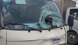 Đấu đầu xe tải, vợ chồng mới cưới tử vong thương tâm