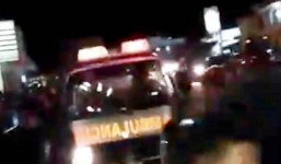 Đứng xem tai nạn, ít nhất 32 người bị xe tải tông thiệt mạng