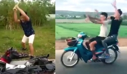 Bắt chước Khá Bảnh, YouTuber nổi tiếng cùng đám bạn đập nát xe máy gây bức xúc