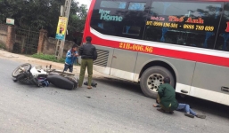Phú Thọ: Xe khách chạy tốc độ cao đâm trúng 3 ông cháu đi xe máy, 1 cháu bé thiệt mạng