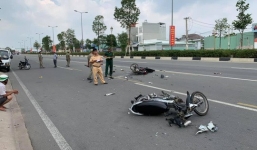 Bình Dương: Nhặt mũ bảo hiểm rơi trên đường, 3 người đi xe máy nguy kịch